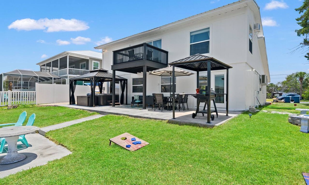 Spring Hill House | Direct Gulf access, 5 bedrooms, Hot tub, Arcade, Mini golf, Ball pit and Kayaks