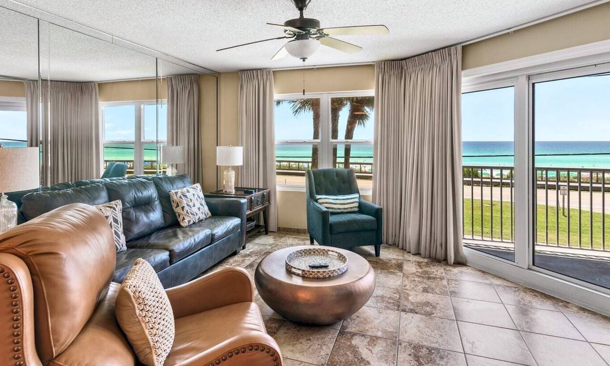Scenic Gulf Drive Condo | Direct Gulf Front + Pet Friendly Daily Beach Chairs Maravilla