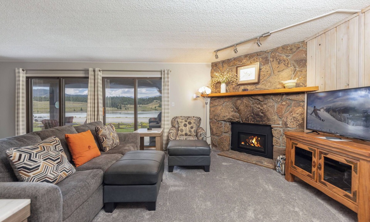 Dillon Condo | Direct Lake Views, Modern Condo on Lake Dillon, Minutes to Keystone, On Bus Route