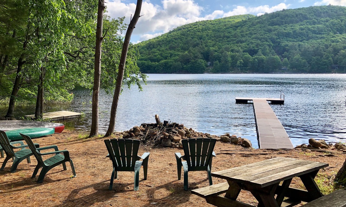 Hadley House | Direct lakefront on quiet dead end road!