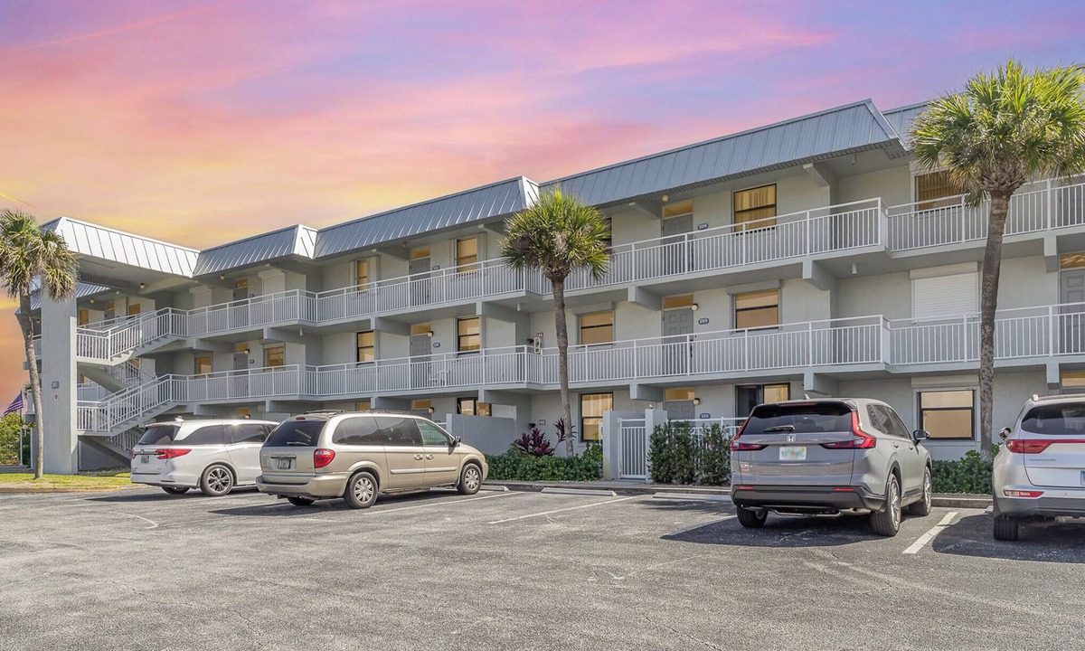 Titcombs Condo | Direct Ocean Front! Marko Villa Condo