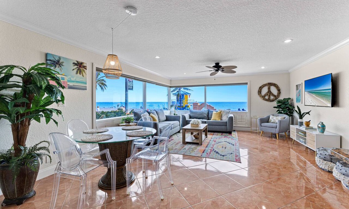 Hollywood Condo | Direct Ocean View & Beach Access + Free Parking