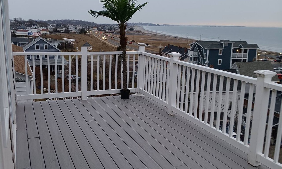 Hull Condo | DIRECT OCEAN VIEWS 36 FT DECK Spacious 4-bedroom condo in superb Hull with AC