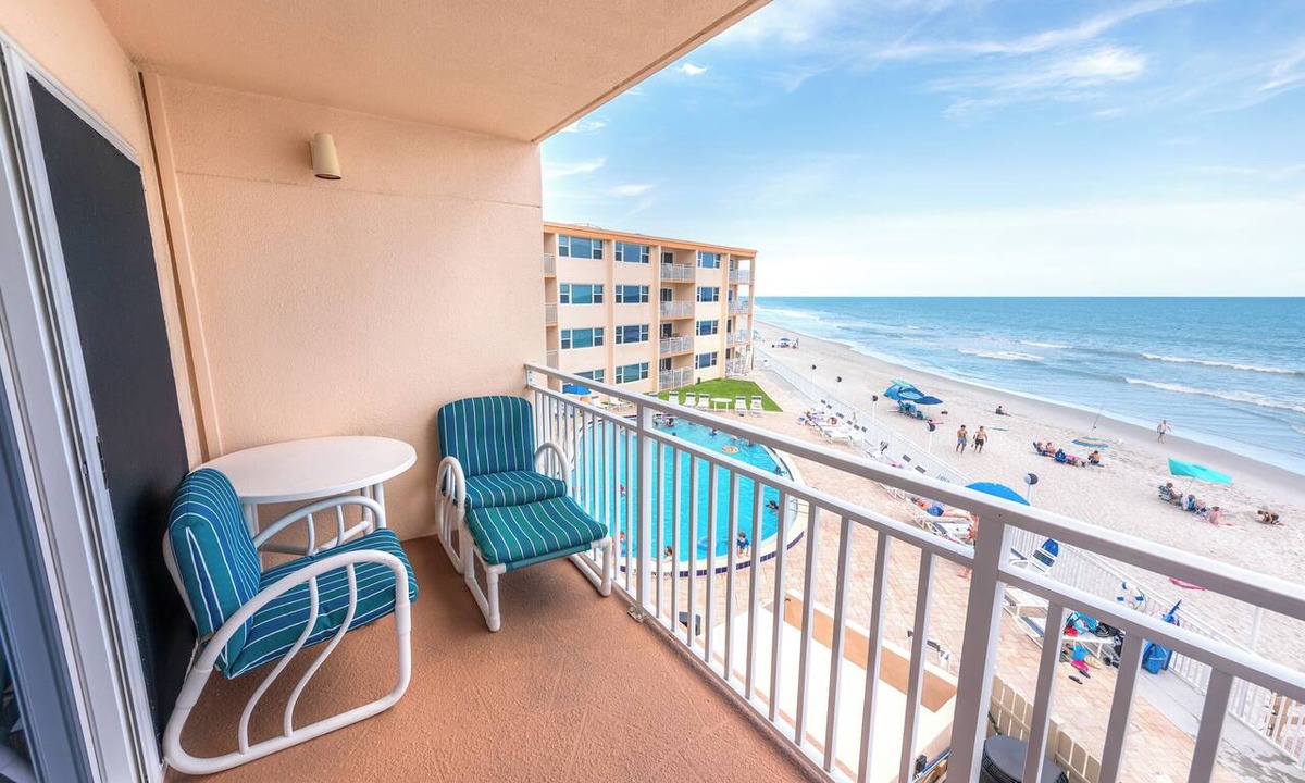 Satellite Beach Condo | Direct Oceanfront 2BR Condo w/Balcony at Paradise Beach Club, Unit 339