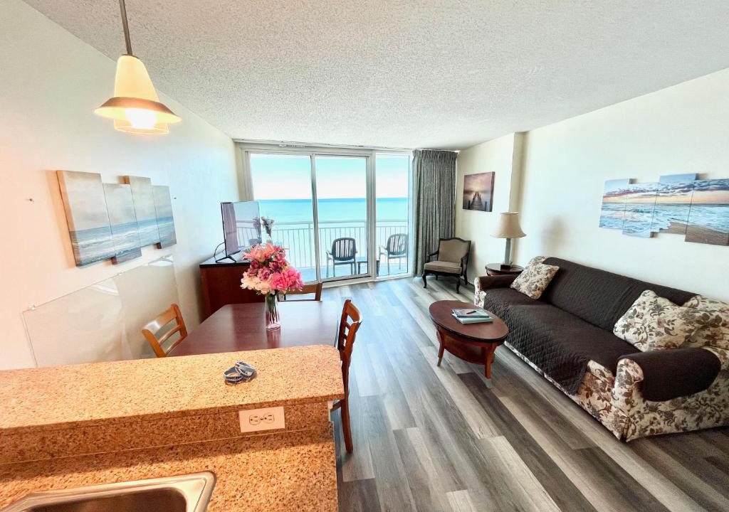Downtown Myrtle Beach Apartment | Direct Oceanfront Condos with Best Water Facilities in Sandy Beach Resort
