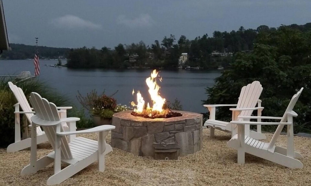 Danbury House | Direct Waterfront Home~Panoramic Views & Hot Tub on Candlewood Lake~Weekly Disct