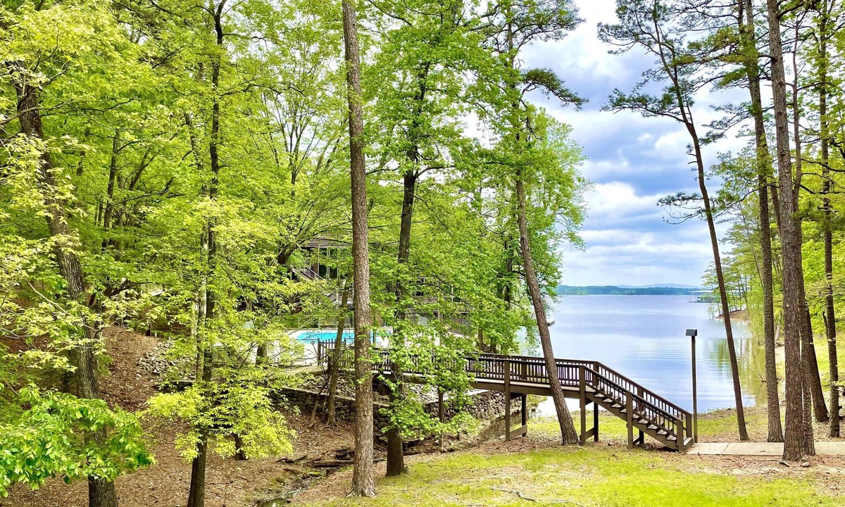 Mount Ida Condo | DIRECT WATERFRONT-Walk to Lake from DECK:Sleeps 11 Hosted by LOVR