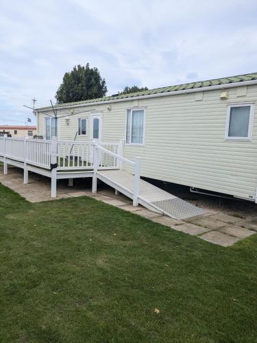 Skegness House | Disabled access C10 Millfields caravan park 2 bedrooms lead person must be over 30