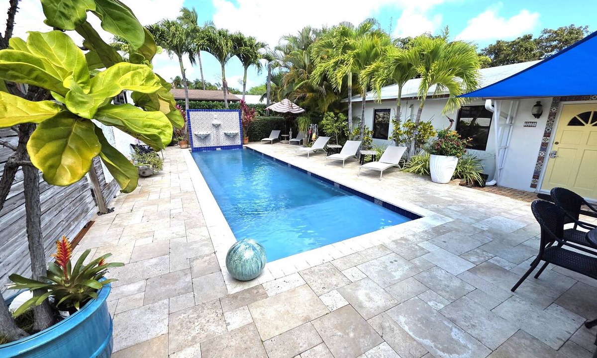 Delray Beach Condo | DISC Premier 1 BR KING, Exceptional. APR-NOV deals; Pool, Ave/Beaches Walkable