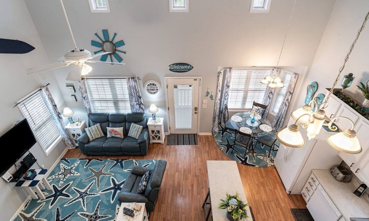 Surfside Beach House | DISCOUNTED: JULY 4-11 NOW AVAILABLE*SPACIOUS 4 BDM, CLOSE TO OCEAN, LINENS 🌊