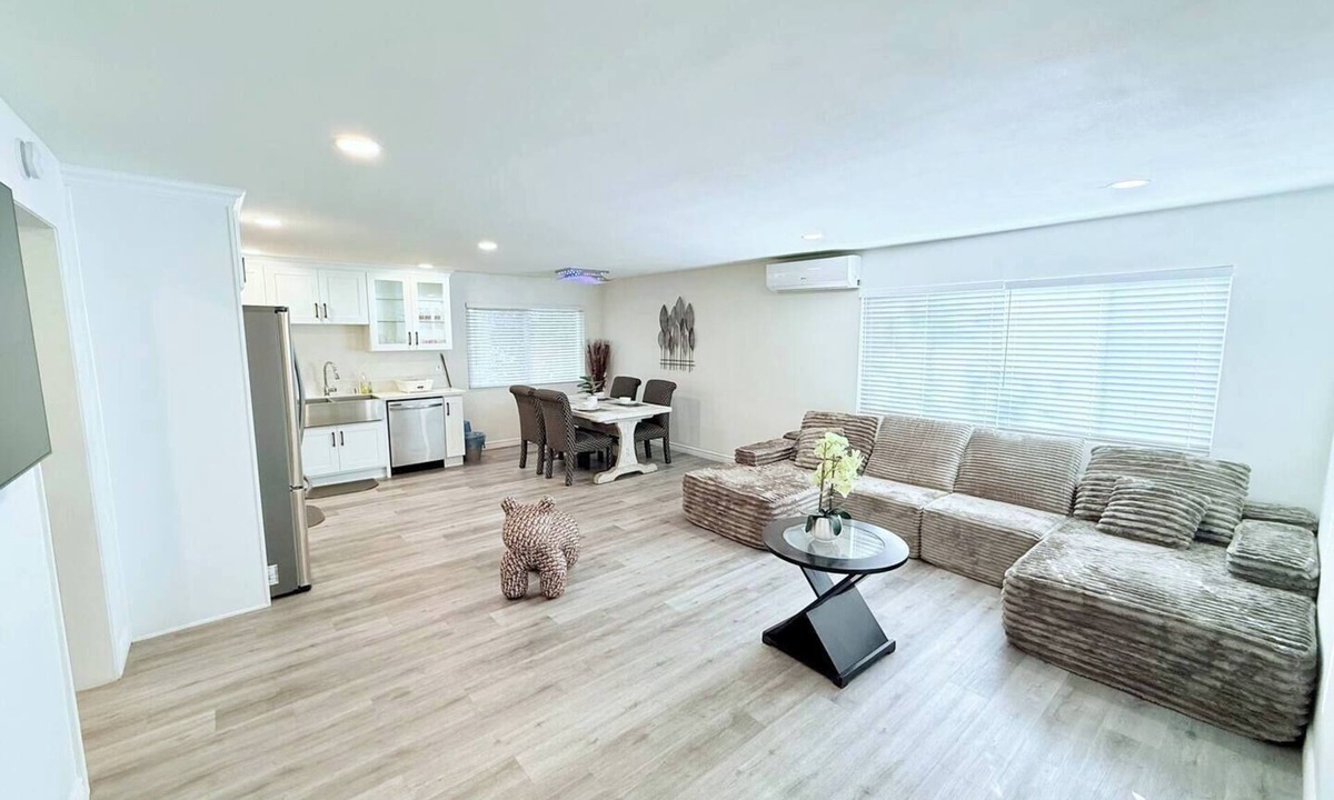Upland Apartment | Discounted Large Upland 2 Master Bedrooms - Close To Airport, Convention Center