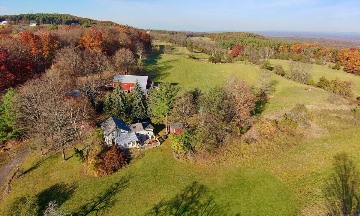 Town of New Baltimore House | *Discounted weekly rates* Beautiful 52 acre Farmhouse! Catskills Family Getaway