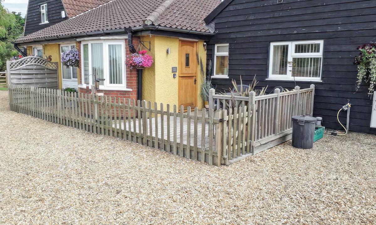 Littleport Cottage | Discover Cambridgeshire from this superb holiday lodge.