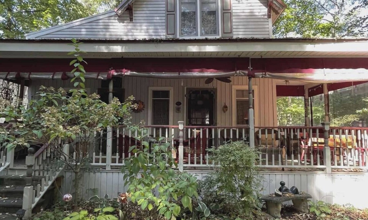 Mount Gretna Heights Cottage | ​Discover Mount Gretna Magic: Wake at the Lake