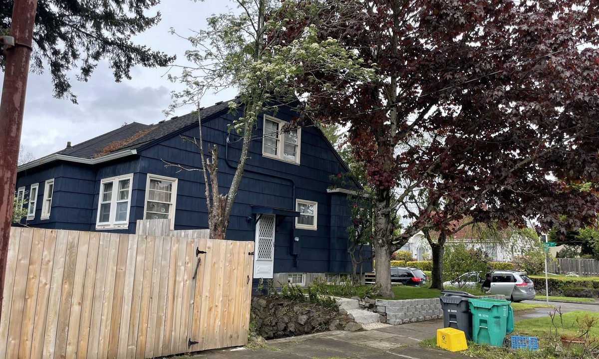 Arbor Lodge House | Discover North Portland charm near Moda Center