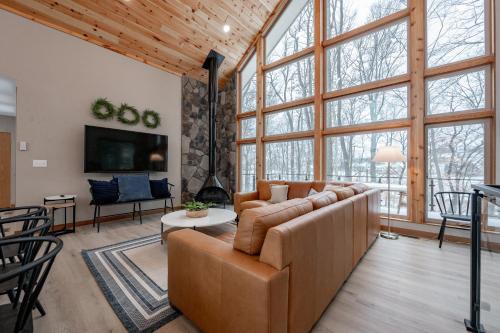 Waterfront Greens House | Discover Serendipity