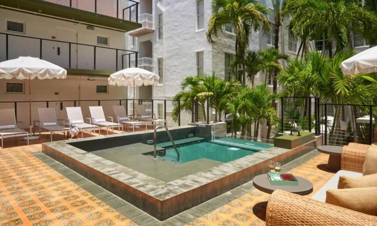 South Pointe House | Discover South Beach Bliss! 2 Serene Rooms, Poolside, Steps to Lummus Park Beach!