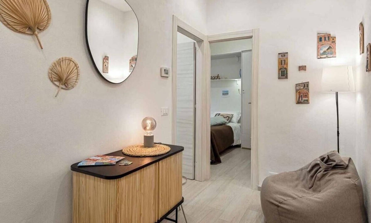 Borgo Antico Apartment | Discover the charm of the Cinque Terre by staying in our welcoming L'Antica Piazzetta, located in the heart of Monterosso al Mare, one of the most enchanting villages in the Cinque Terre.The house is ideal for families or small groups and features two