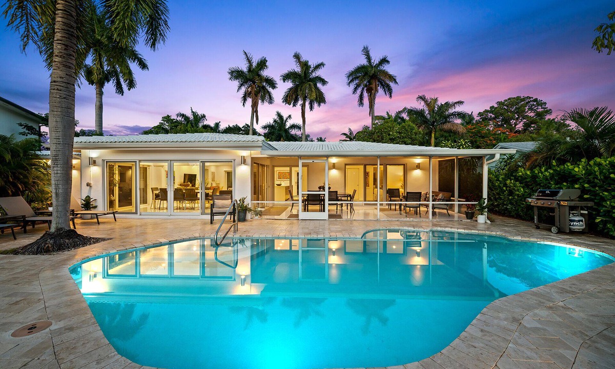 Wilton Manors House | Discover The Martell House – A Stunning Modern Escape Overlooking the Tranquil River's Bend!