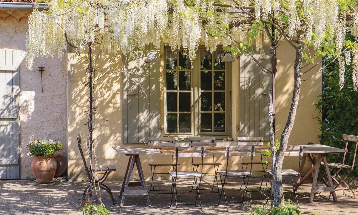 Le Poet-Laval House | Discover this beautiful detached vacation home with private pool.