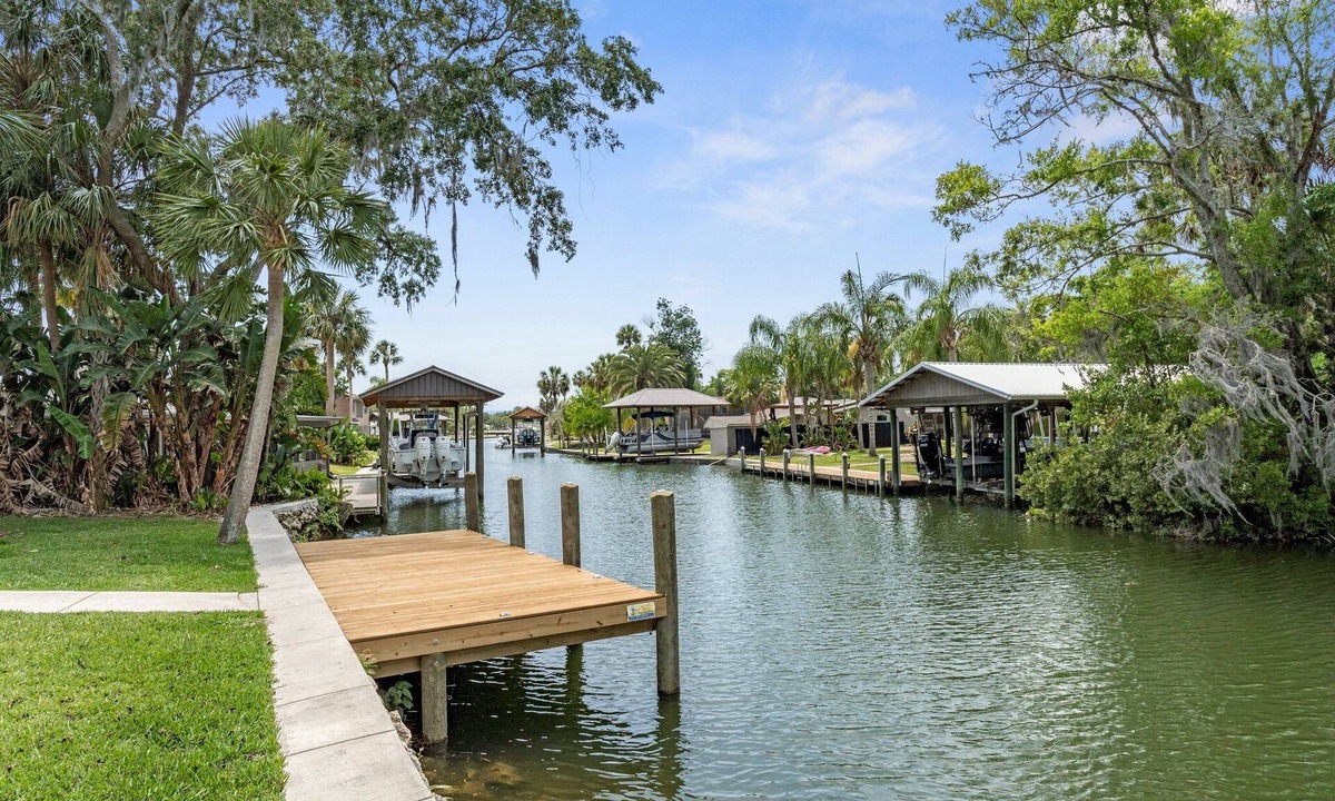 Springs at Kings Bay House | Discover Tranquility by the Riverside - Your Perfect Getaway Awaits!