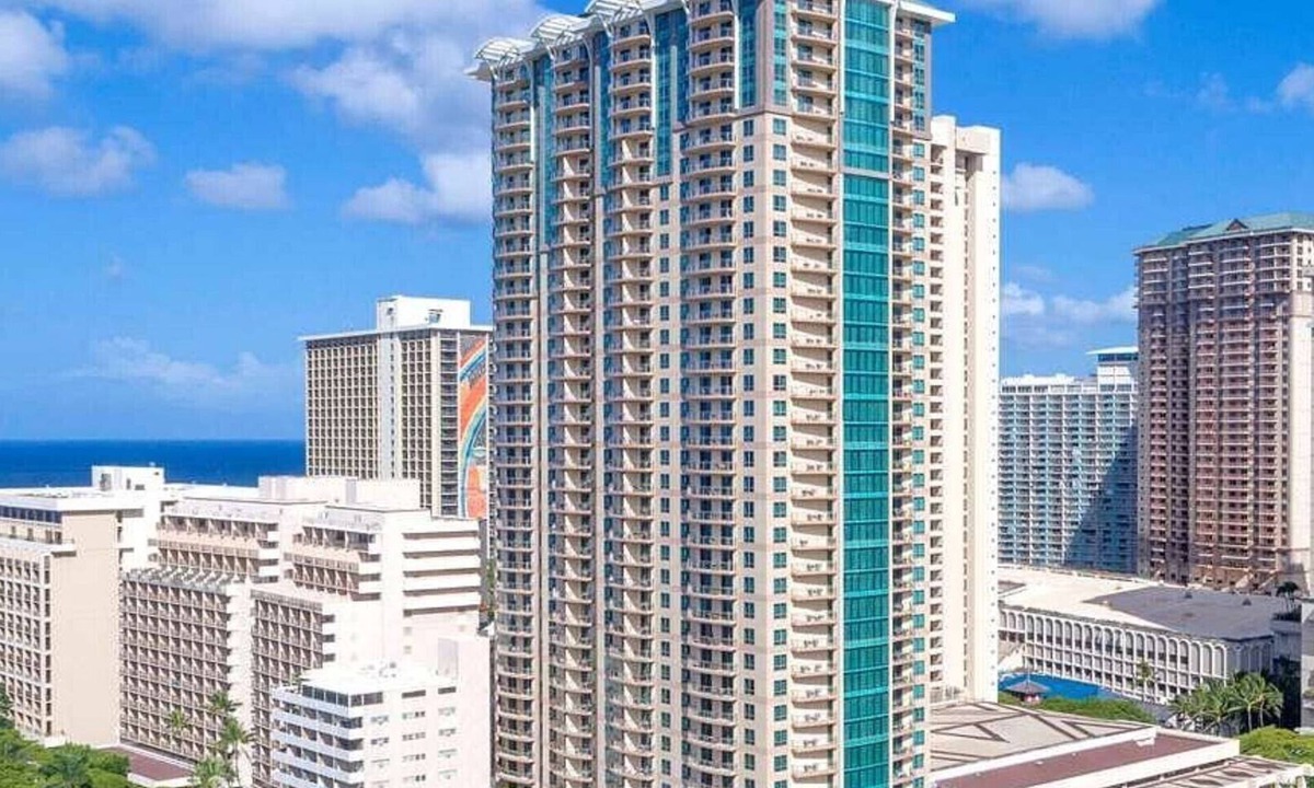 Waikiki Resort | Discover Tropical Luxury at The Grand Islander by Hilton Grand Vacations