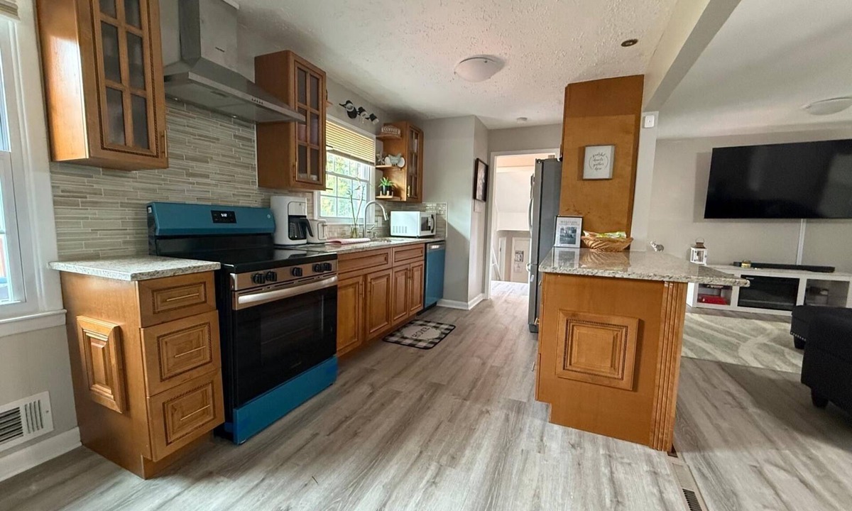 Church Street House | Discover unique vacation rentals for every getaway Outdoor deck, close Airport