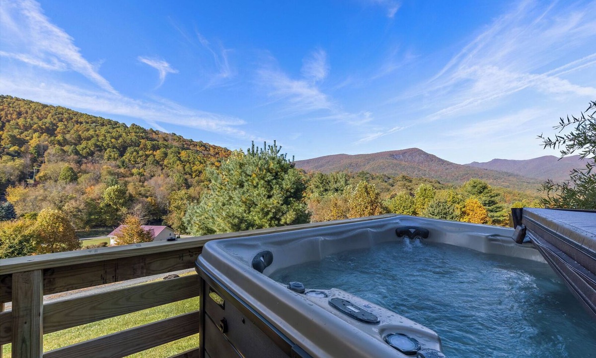 Buck Mountain Cabin | Discover Your Cool Escape 4BR/3BA w/Hot Tub, Game Room, Near West Jefferson