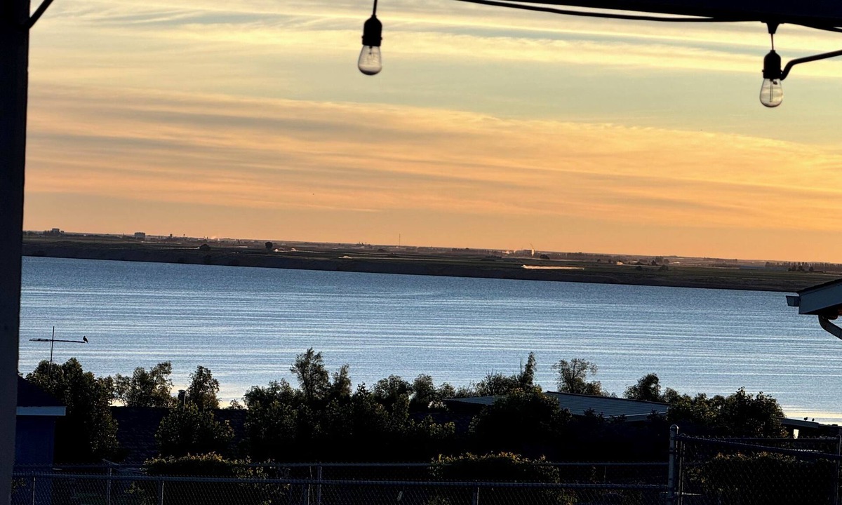 Moses Lake House | ​Discover Your Perfect Getaway at Potholes Reservoir