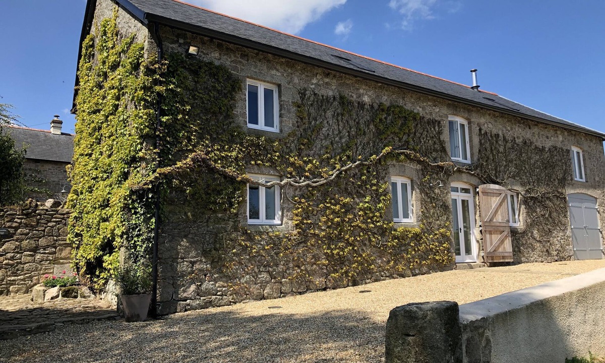 South Zeal Cottage | DISHCOMBE COTTAGE, pet friendly, with open fire in Sticklepath