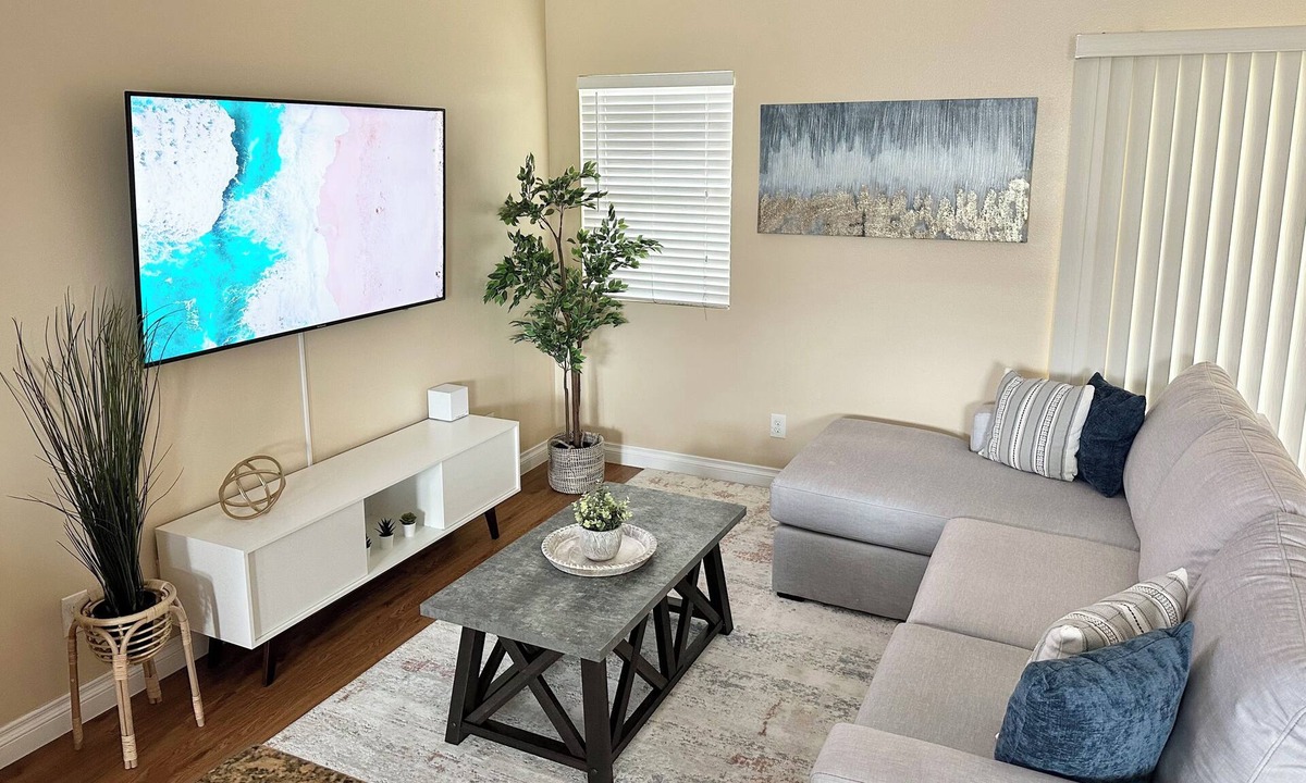 Placentia House | Disneyland Getaway Tri-level Gated Townhome