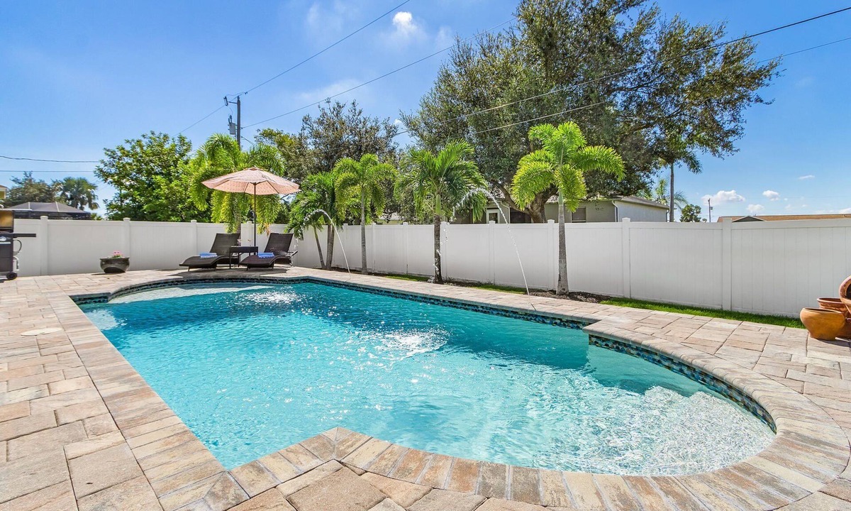 Diplomat House | Dive into Endless Summer Bliss - Forever Summer - Roelens