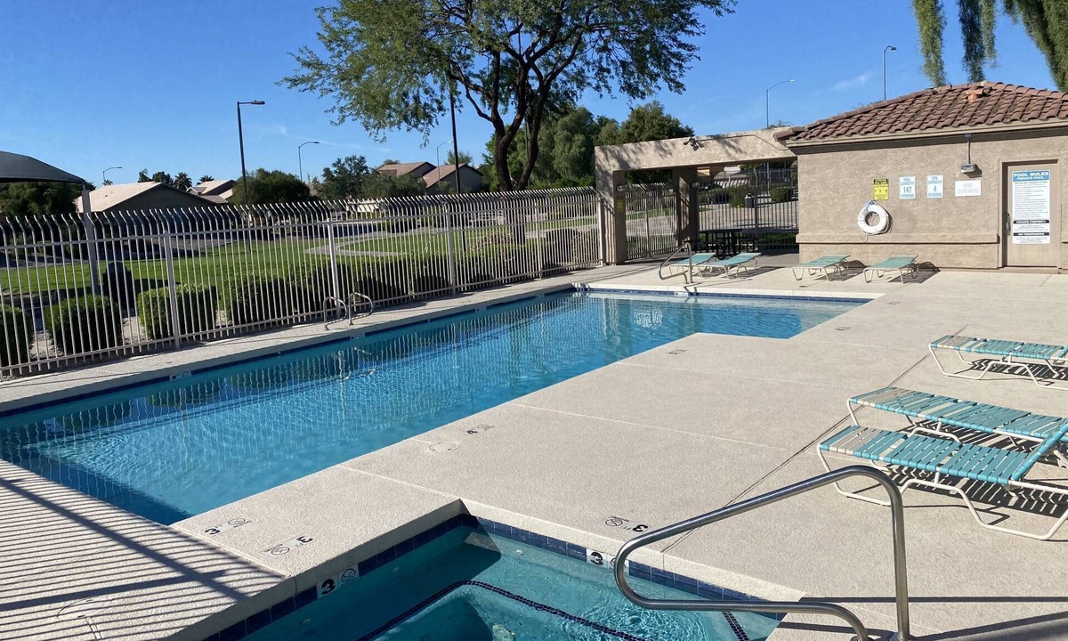 East Mesa House | Dive Into Spring in Mesa | Community Pool, Hot Tub, Tennis & Hoops