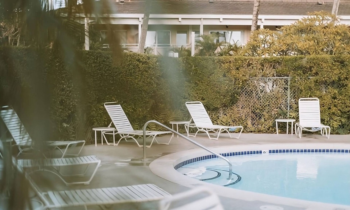 Wailua Hotel | Dive Into Your Dream Vacation! 2 Relaxing Suites w/Balcony | Refreshing View