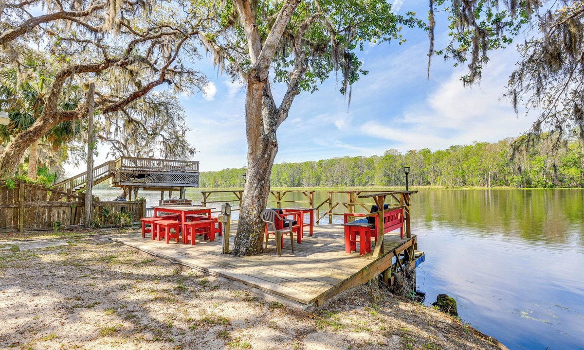 Chiefland Apartment | Dock & Fire Pit: Scenic Studio on Suwannee River!