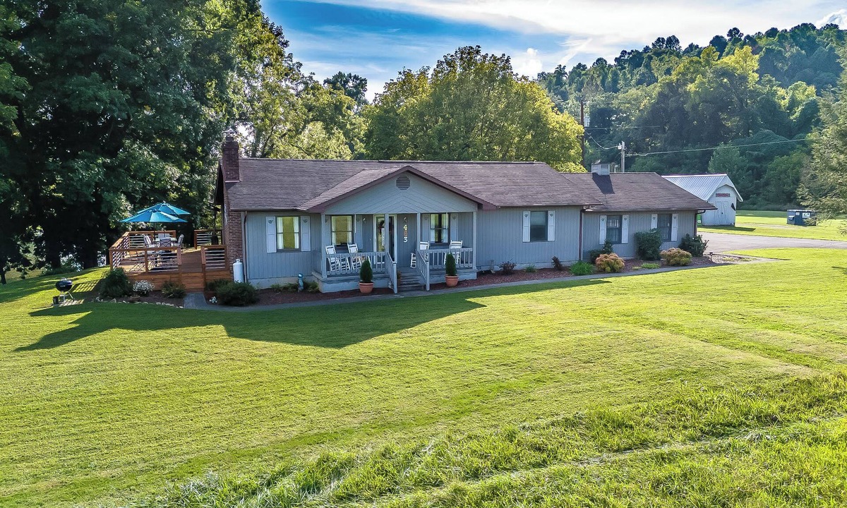 Elizabethton House | Dock! Riverfront Angler's Oasis in Elizabethton