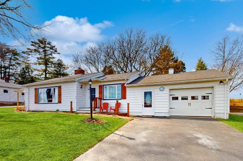 Auburn House | Dock! Waterfront Owasco Lake 'Moon Rise House'
