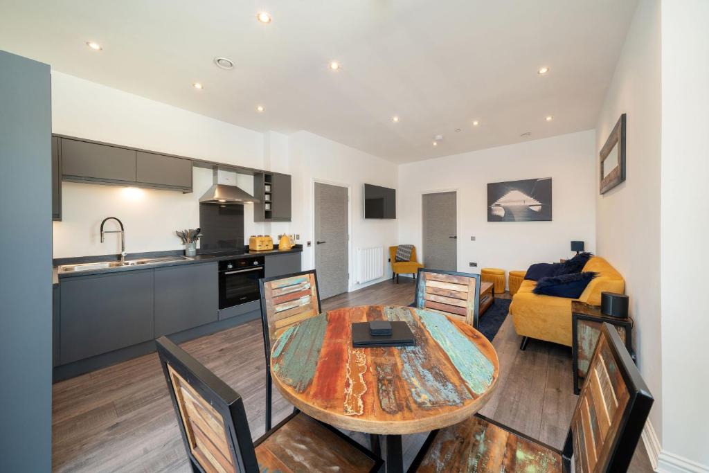 Dundee Apartment | Dockside Apt, Quay Views, City Vibes