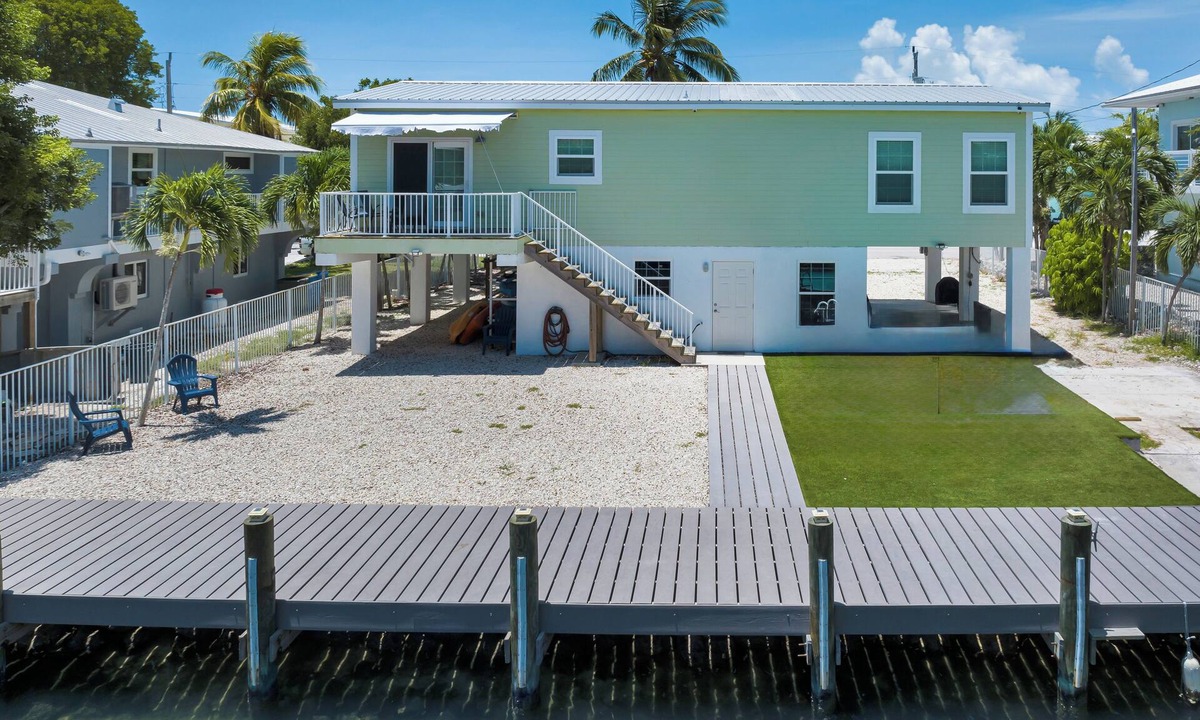 Islamorada House | Dockside Daydream: Where ocean breezes meet unforgettable Keys adventures