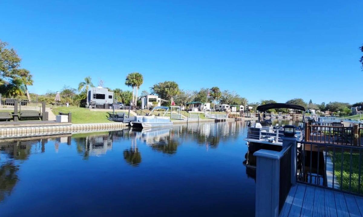 River Ranch RV Rental | Dockside Dreams Waterfront RV Lot River Ranch! 433