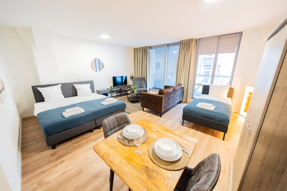 Kop van Zuid Apartment | Dockside Nest Studio PRH