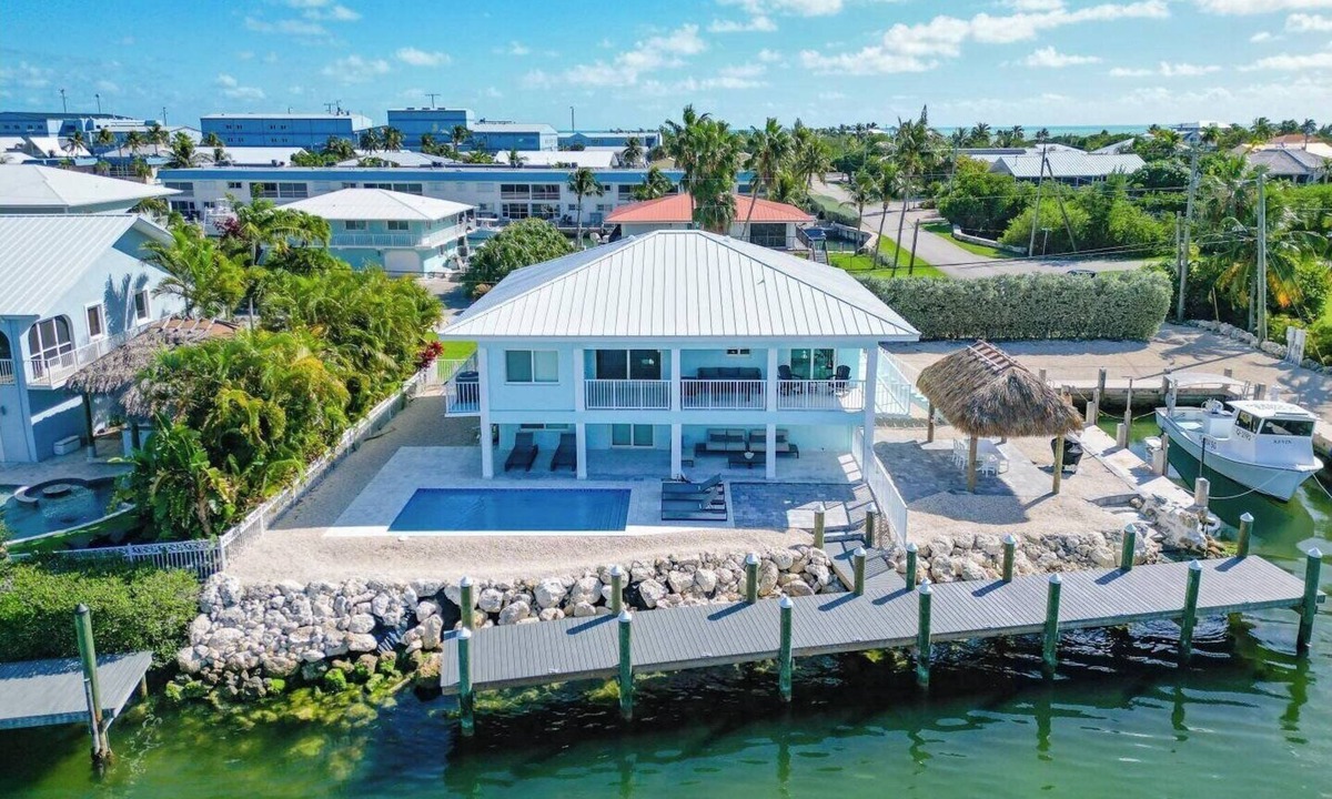 Marathon House | Dockside Paradise | Brand New, Large Dock, Private Pool, Tiki Hut, Walk to Sombrero Beach