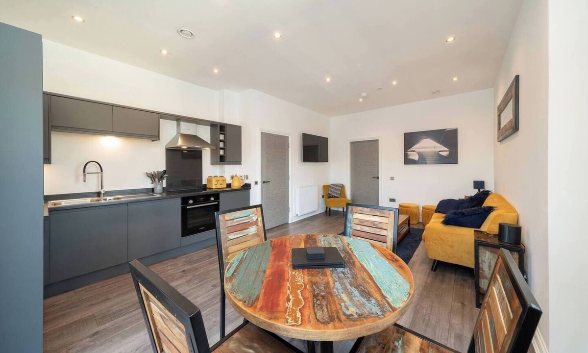 Dundee Apartment | Dockside: Quay Views, City Vibes