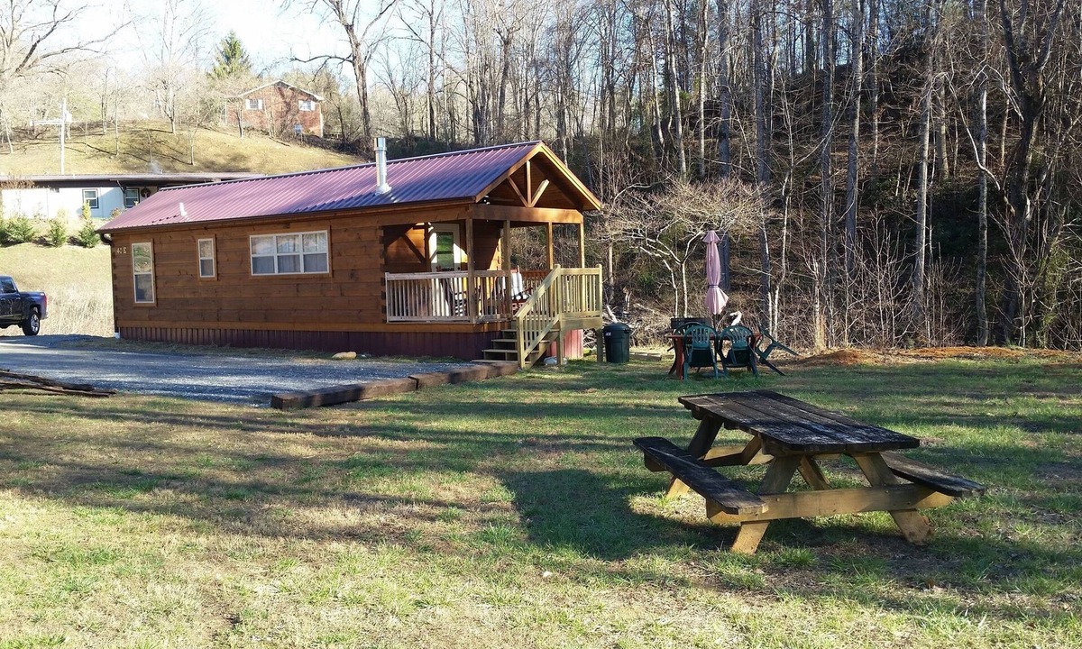 Cherokee Cabin | Dog Friendly and Close to Casino. NO crazy hills