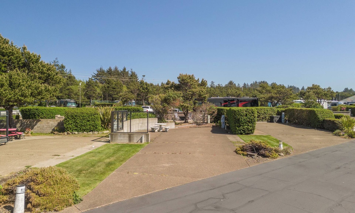 Agate Beach RV Rental | Dog Friendly, Available with 50AMP, 30AMP, Water and Sewer hook up's, WiFi