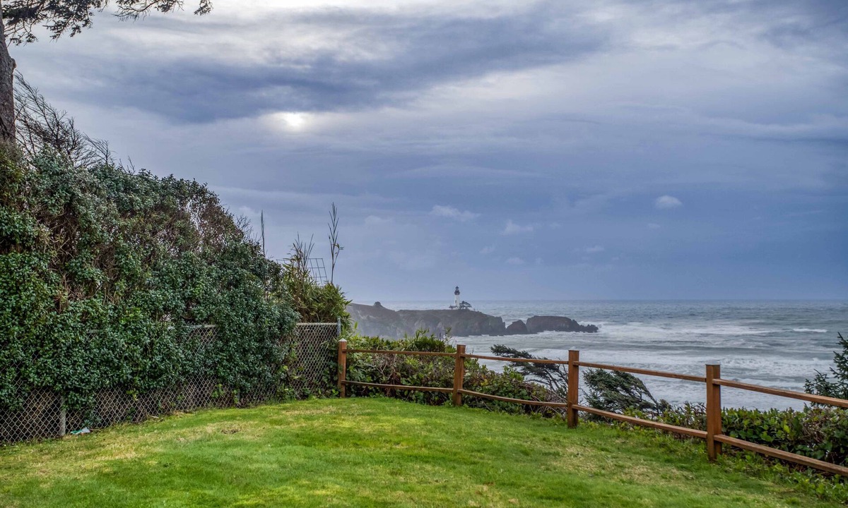 Agate Beach RV Rental | Dog Friendly, Available with 50AMP, 30AMP, Water and Sewer hook up's, WiFi