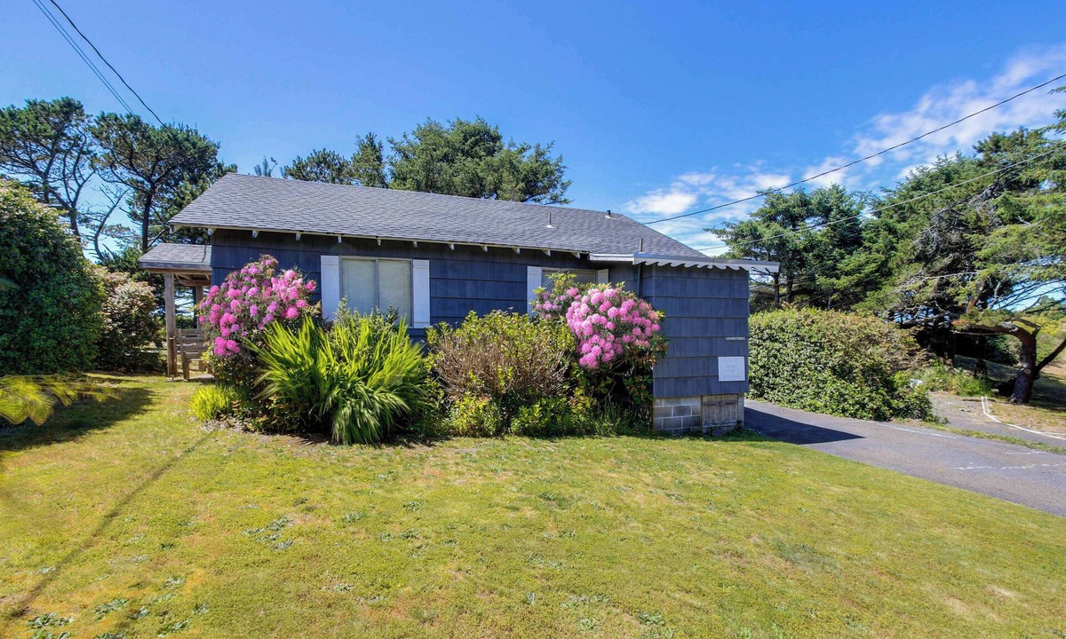 Neskowin Cabin | Dog-Friendly Beach Cottage in Peaceful Neskowin