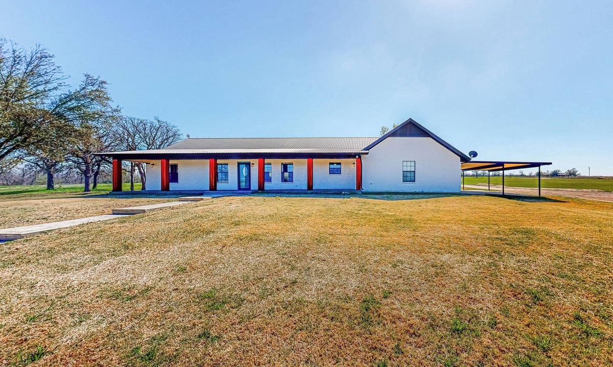 Cameron House | Dog-Friendly Cameron Home w/Pond + Poolside Patio