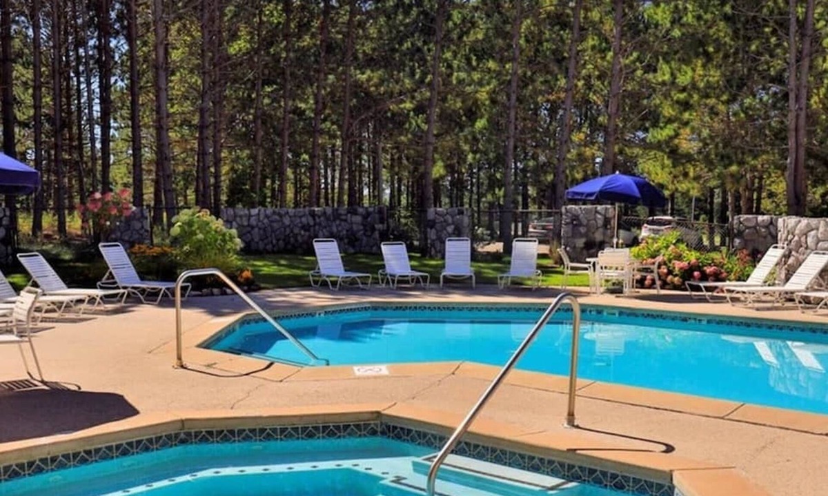 Harbor Springs Condo | DOG Friendly Condo w/POOLS (1 Mile from Ski Hill)