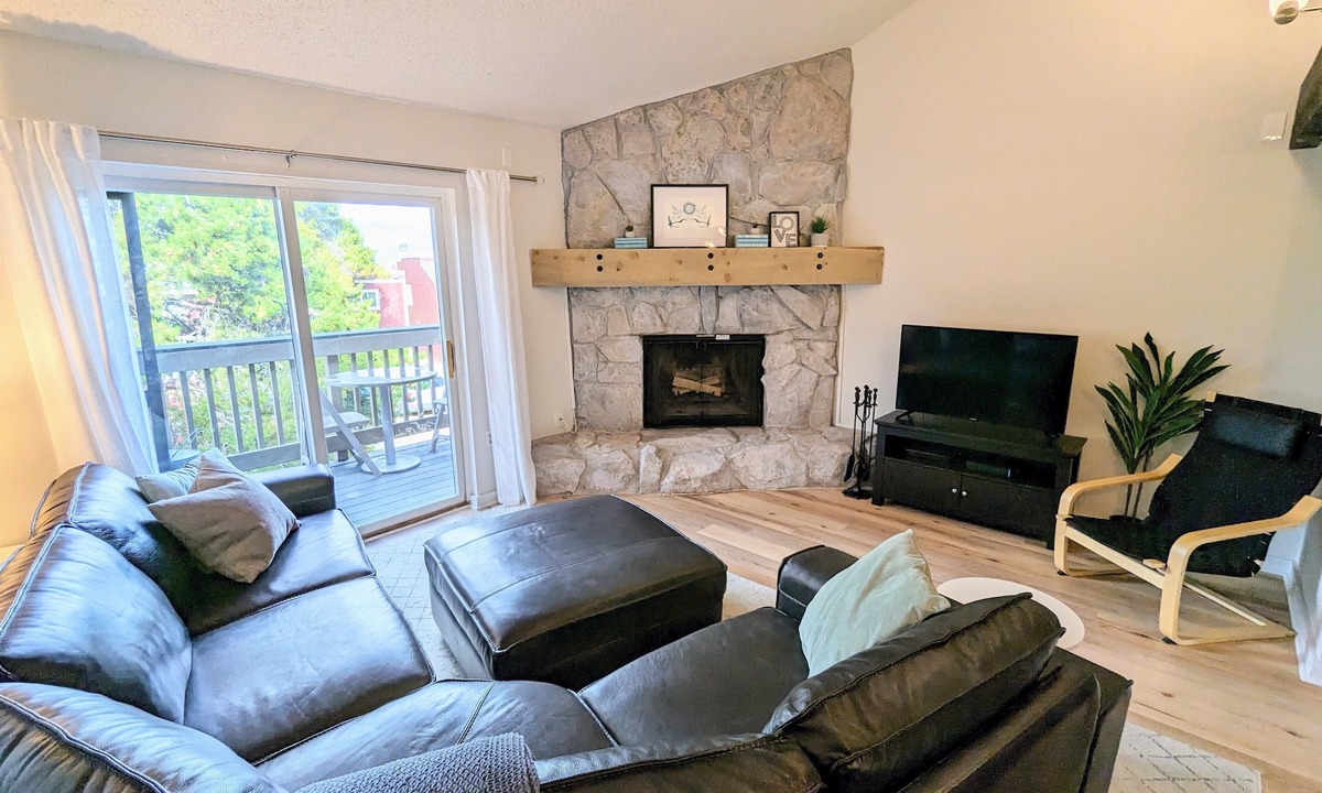 Fraser Condo | Dog-friendly condo close to Winter Park shuttle with pool, hot tub, tennis, gym